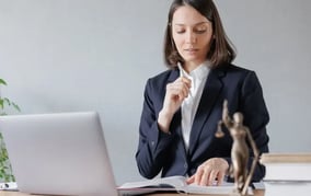 ¿Cuáles son las funciones del derecho en la sociedad?