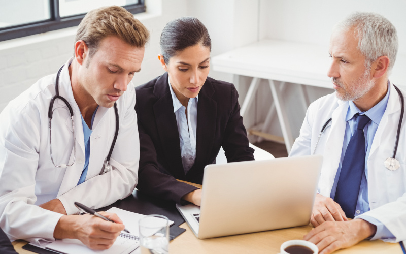 los roles del administrador en salud son