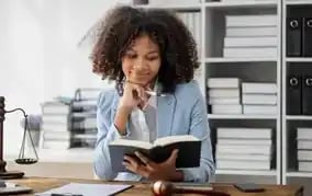 ¿Cuáles son las ramas del Derecho en las que me puedo especializar?