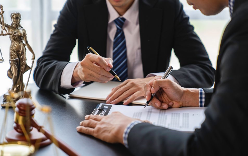 Razones para contratar un profesional en Derecho Mercantil